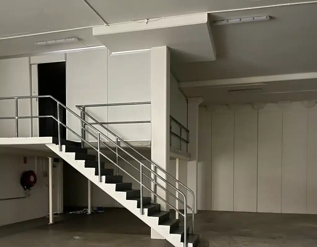Mezzanine in warehouse